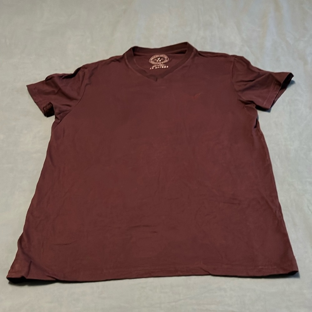 American Eagle Outfitters "AE Legend" burgundy/purple tshirt size M athletic fit